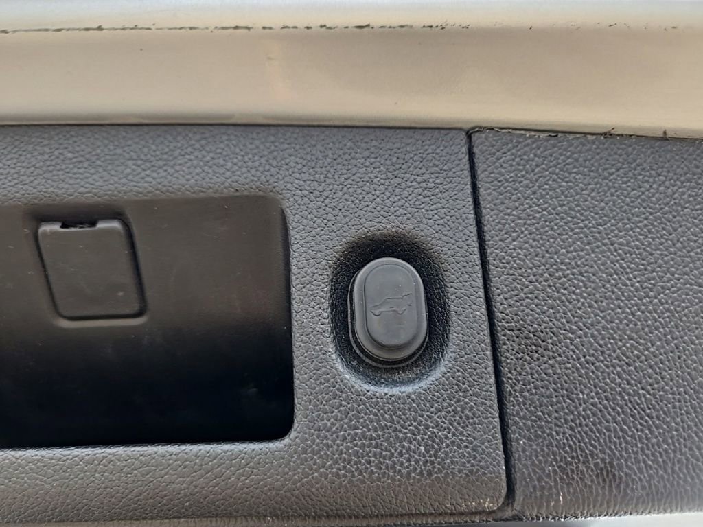 Used 2019 Chevrolet Suburban LT AWD/4WD image 34