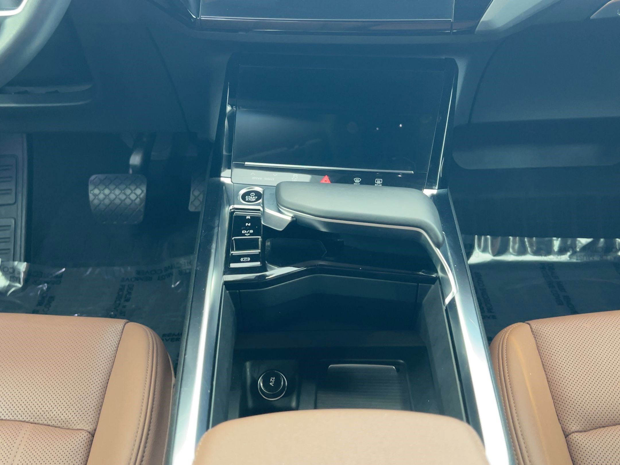 Used 2022 Audi e-tron Premium Plus w/ Premium Plus Package image 17