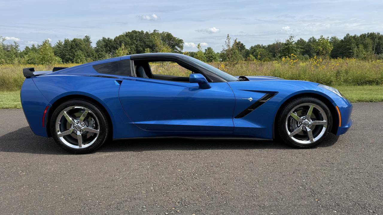 Used 2014 Chevrolet Corvette Stingray Coupe w/ 3LT Preferred Equipment Group RWD image 5