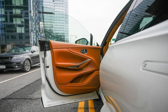 Used 2021 Aston Martin DBX image 22