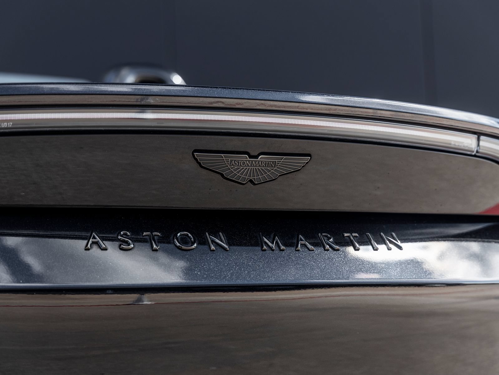 Used 2022 Aston Martin V8 Vantage Roadster RWD image 13