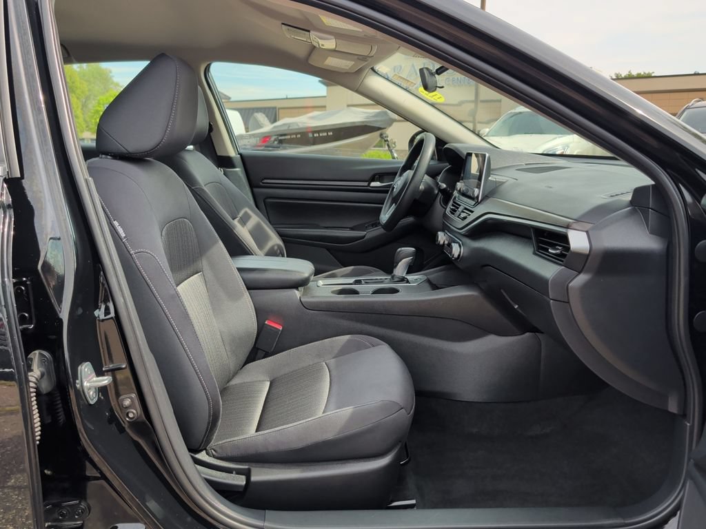 Used 2025 Nissan Altima 2.5 SV FWD image 37