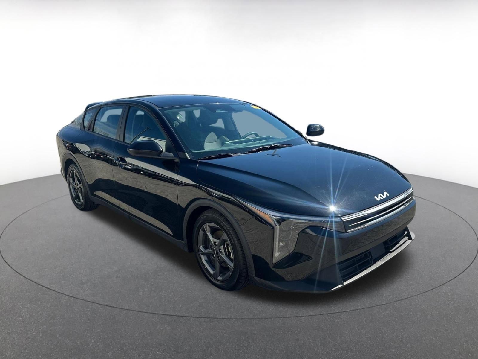 Used 2025 Kia K4 LXS image 1