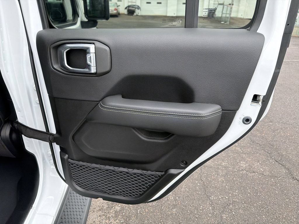 Used 2023 Jeep Wrangler Unlimited Sahara w/ Cold Weather Group AWD/4WD image 18