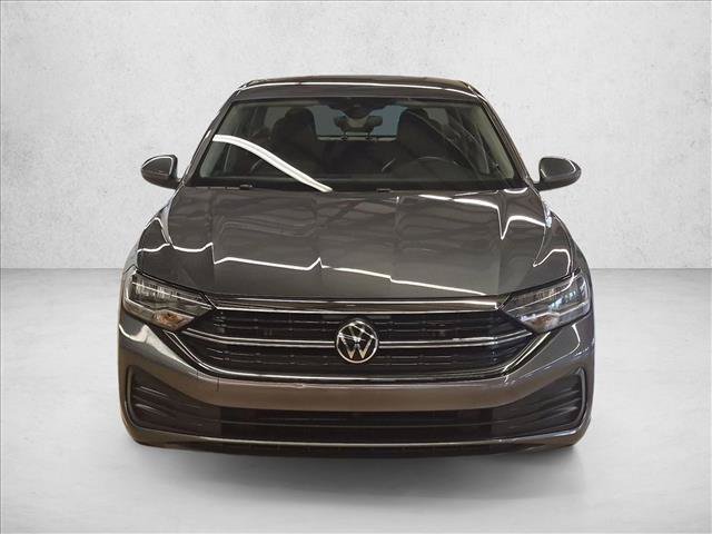 Used 2024 Volkswagen Jetta SE FWD image 2