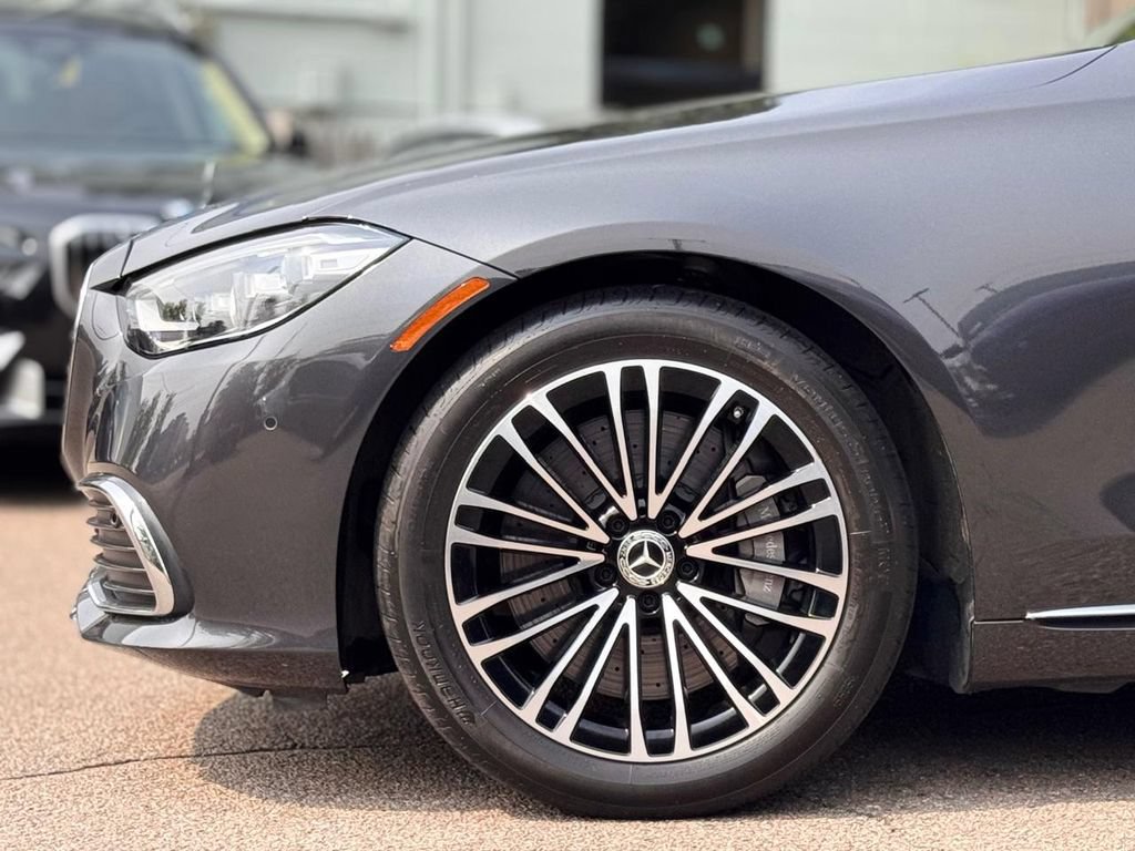 Used 2022 Mercedes-Benz S 500 4MATIC w/ 3D Technology Package image 11