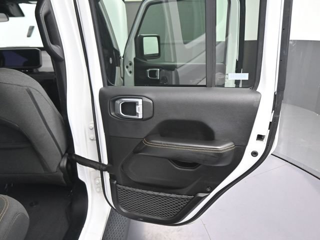 Used 2024 Jeep Wrangler Unlimited Sahara AWD/4WD image 23