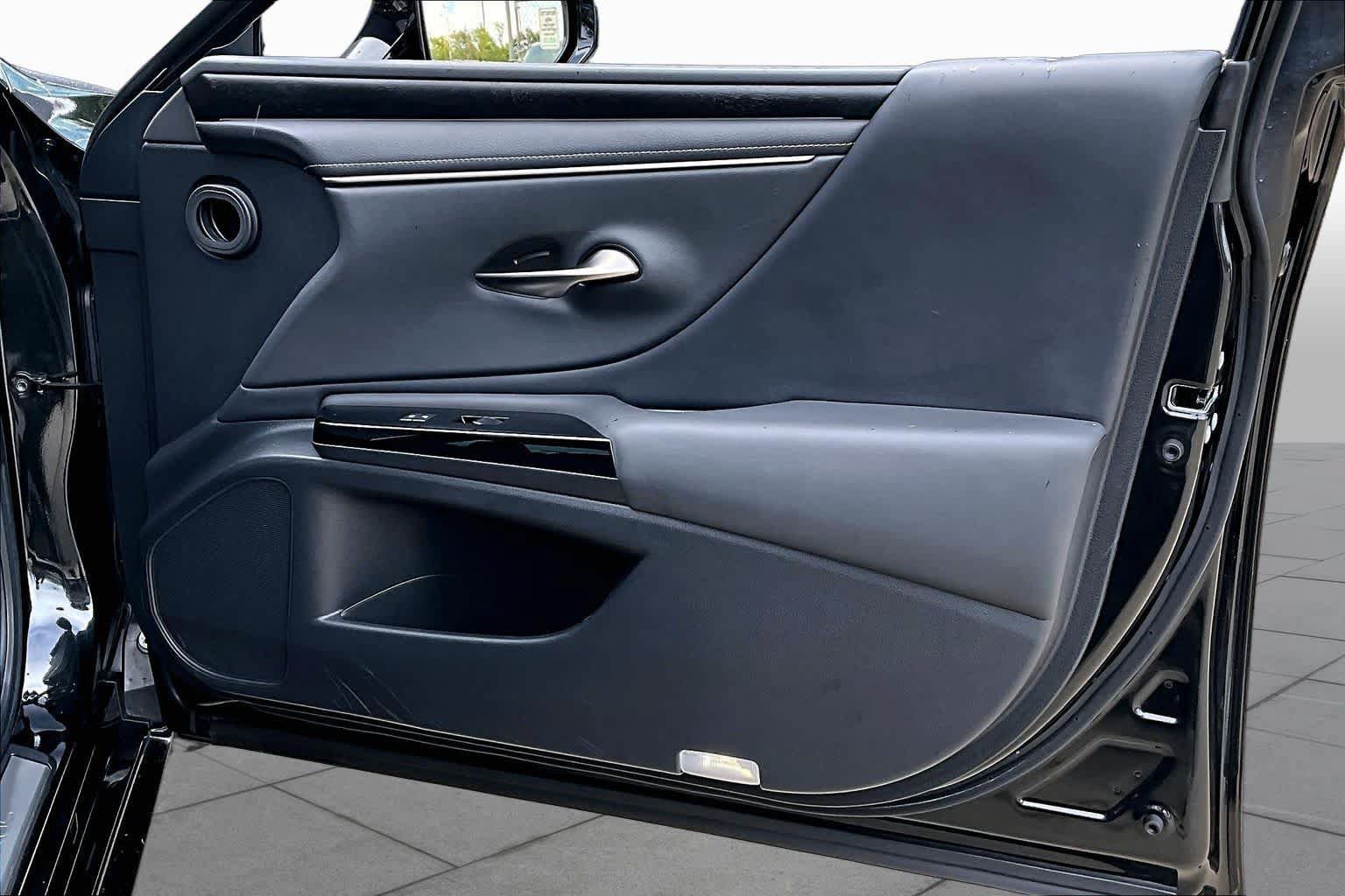 Used 2023 Lexus ES 300h w/ Premium Package FWD image 22
