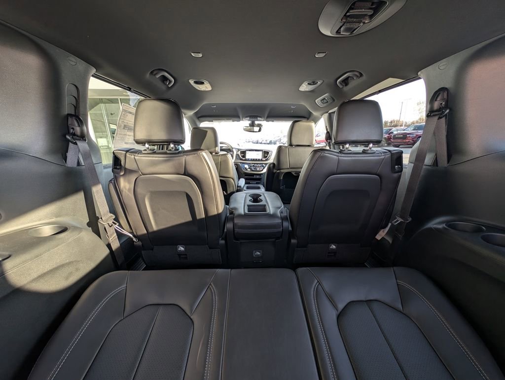 New 2026 Chrysler Pacifica Select w/ S Appearance Package image 18