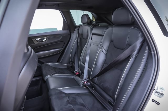 Used 2018 Volvo XC60 T6 R-Design w/ Convenience Package AWD/4WD image 18