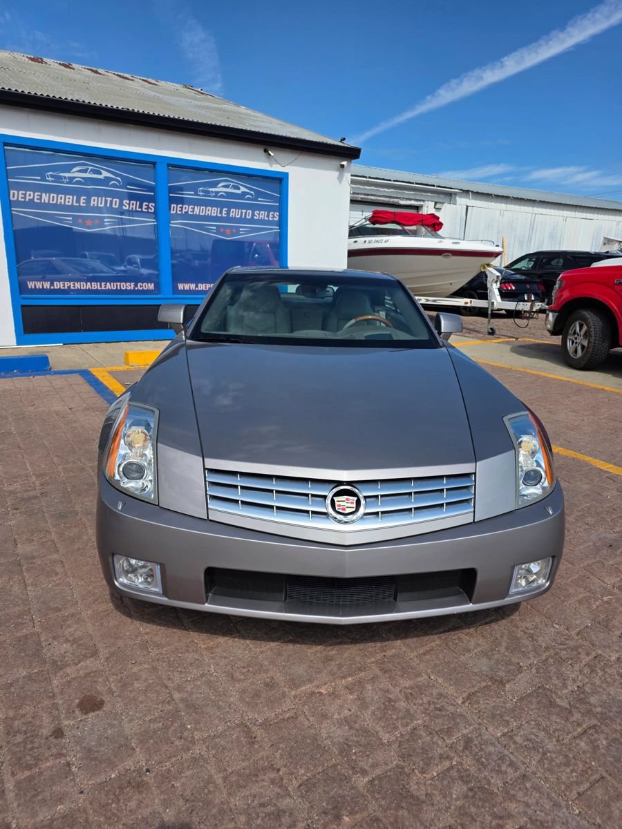 Used 2004 Cadillac XLR RWD image 3
