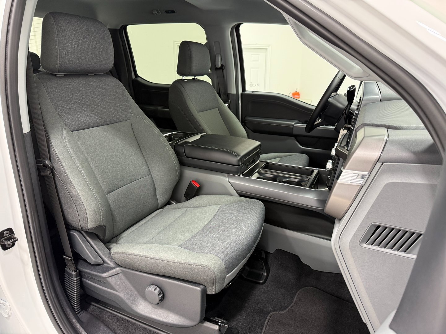 Used 2024 Ford F150 XLT w/ Mobile Office Package image 28