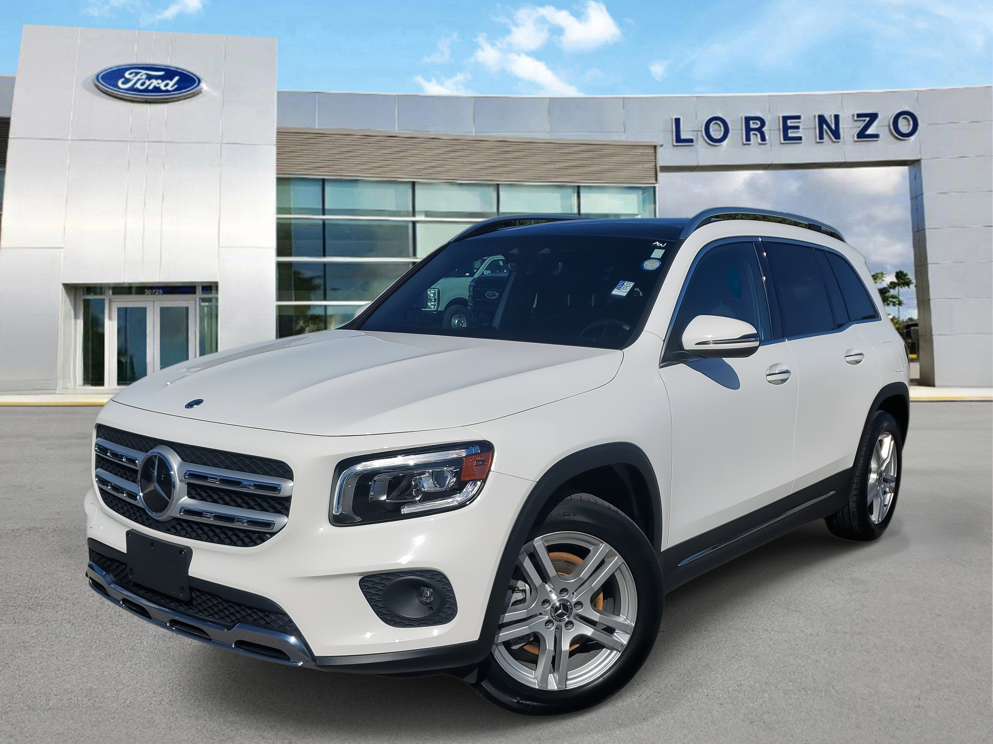 Used 2023 Mercedes-Benz GLB 250 4MATIC w/ Premium Package image 1