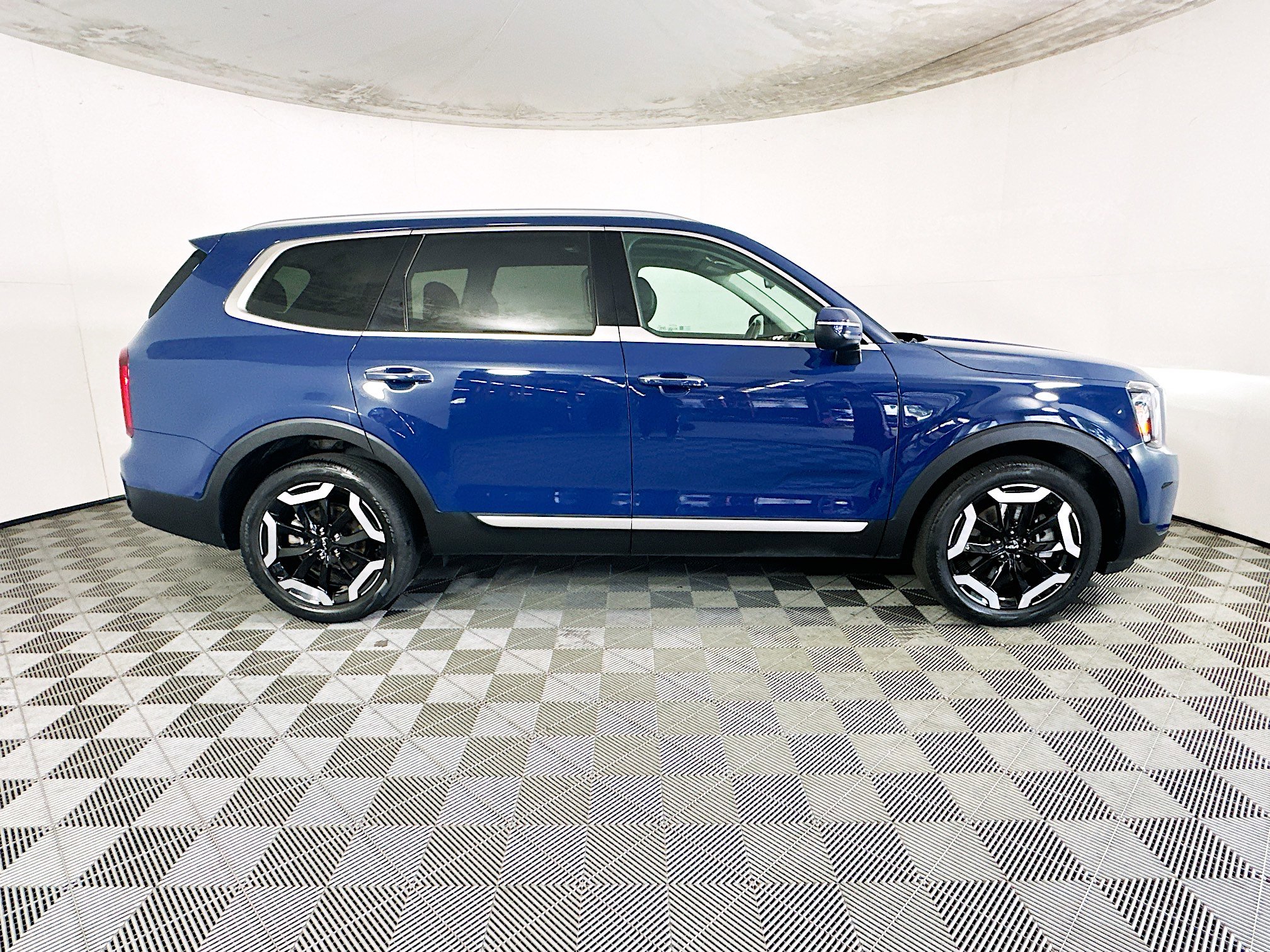 Used 2023 Kia Telluride S w/ S Sunroof Package AWD/4WD image 2
