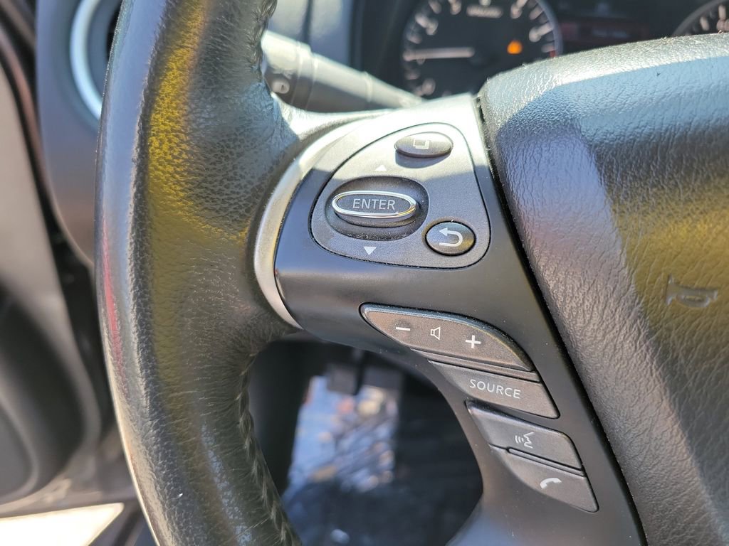 Used 2017 Nissan Pathfinder SV image 24