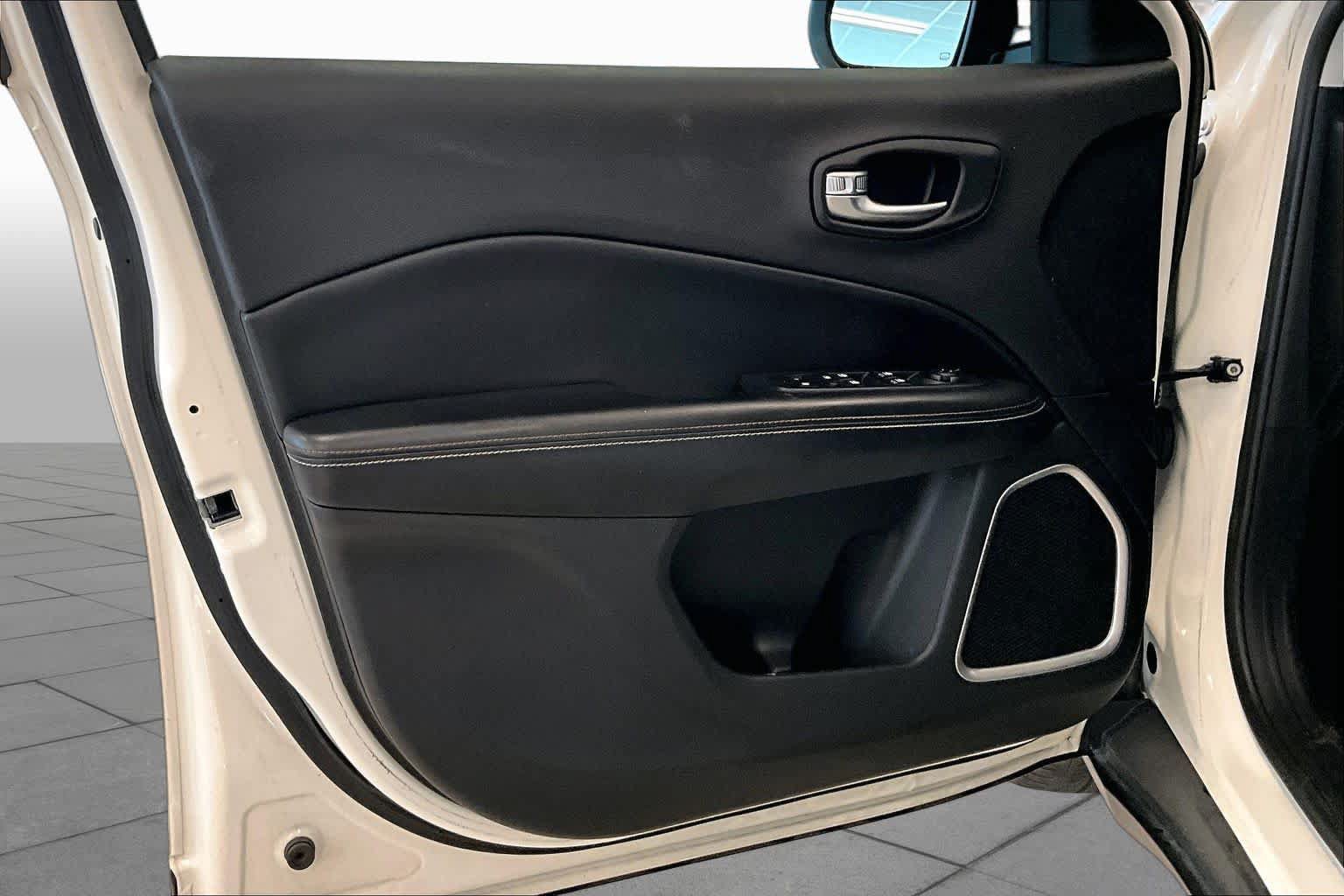 Used 2020 Jeep Compass Latitude FWD image 18
