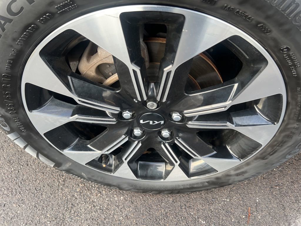 Certified 2023 Kia Carnival EX image 37