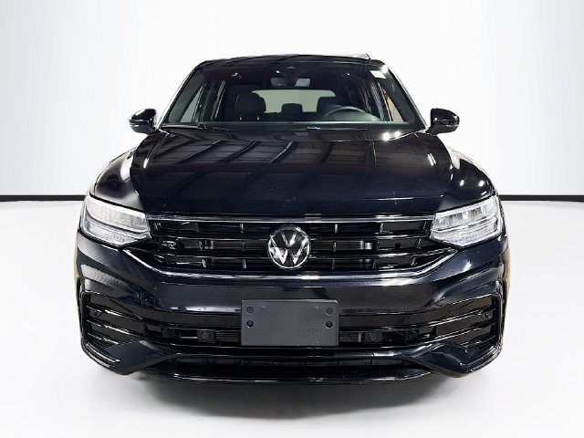 Used 2024 Volkswagen Tiguan SE R-Line AWD/4WD image 2