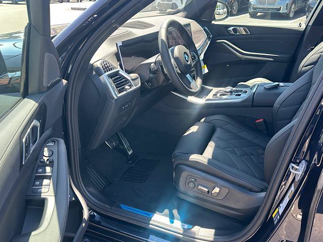 New 2026 BMW X5 xDrive50e w/ M Sport Package AWD/4WD image 4