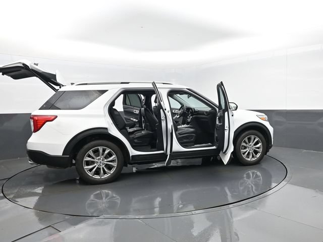 Used 2023 Ford Explorer Limited w/ Equipment Group 301A AWD/4WD image 32