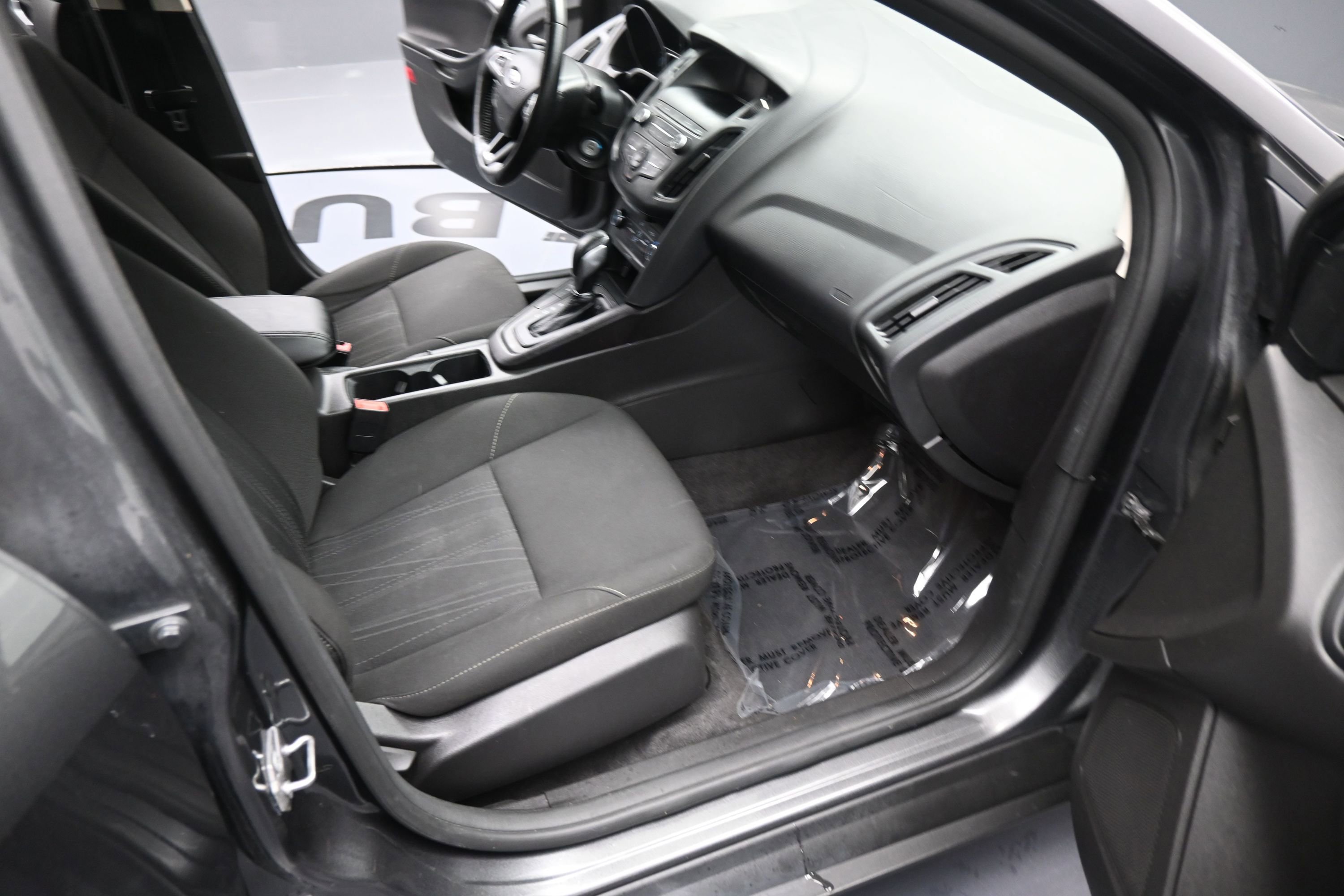 Used 2018 Ford Focus SE w/ Cold Weather Package FWD image 19