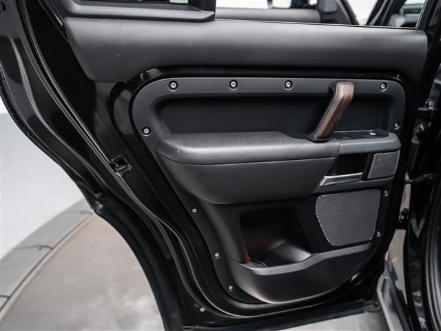 Used 2020 Land Rover Defender 110 X image 28