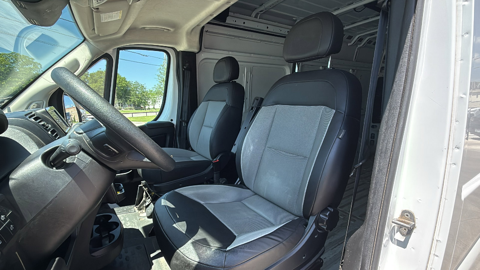 Used 2025 RAM ProMaster 2500 w/ Convenience Group FWD image 13