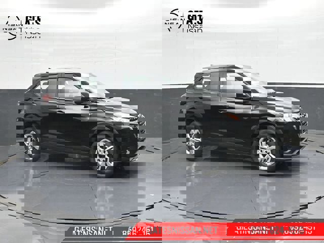 New 2025 Nissan Kicks Play S