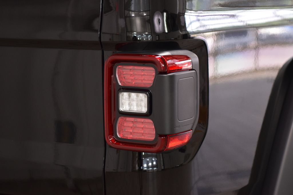 Used 2026 Jeep Gladiator Mojave w/ Safety Group AWD/4WD image 23