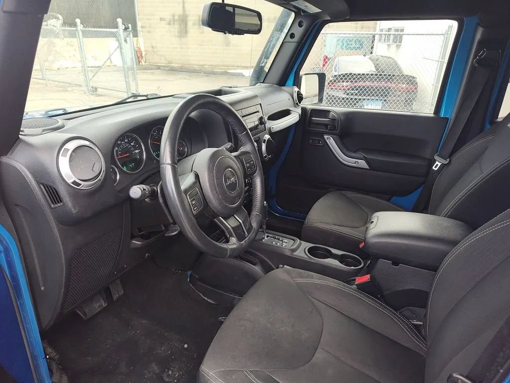 Used 2016 Jeep Wrangler Unlimited Sahara w/ Max Tow Package AWD/4WD image 12