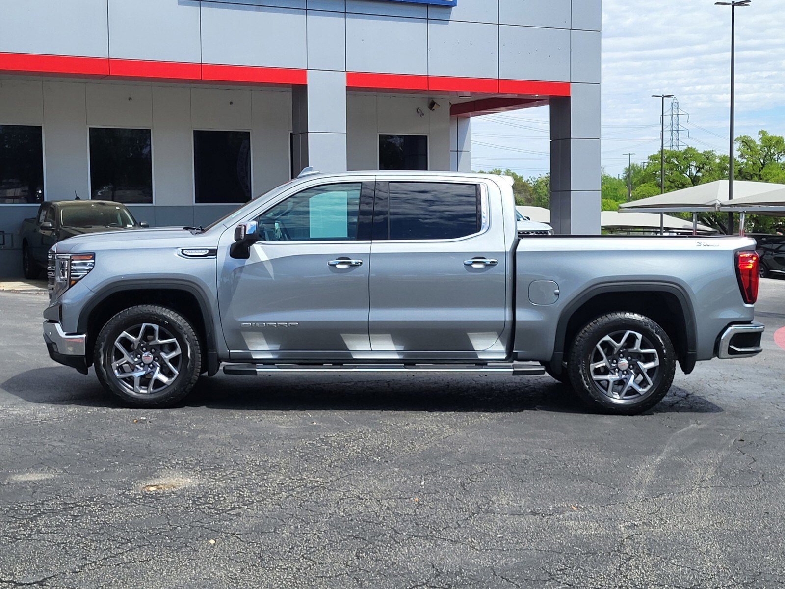 Used 2026 GMC Sierra 1500 SLT image 7