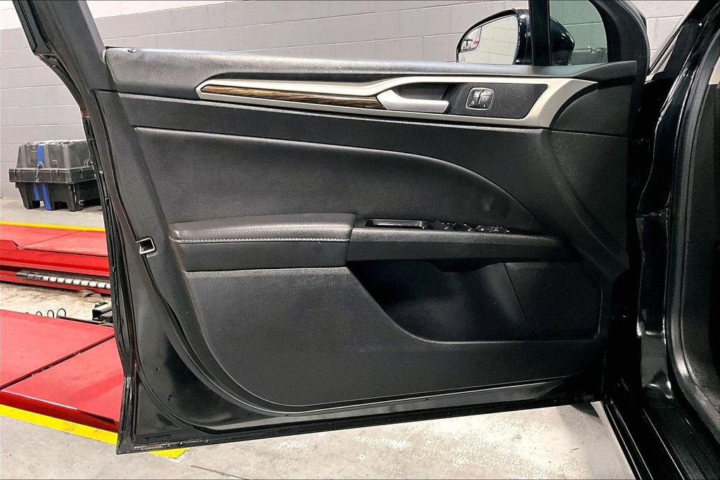 Used 2013 Ford Fusion SE image 25