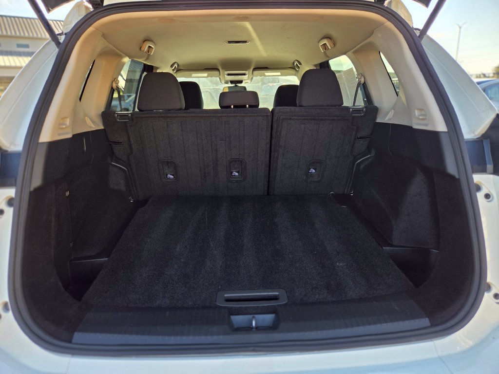 Used 2024 Nissan Rogue S AWD/4WD image 13