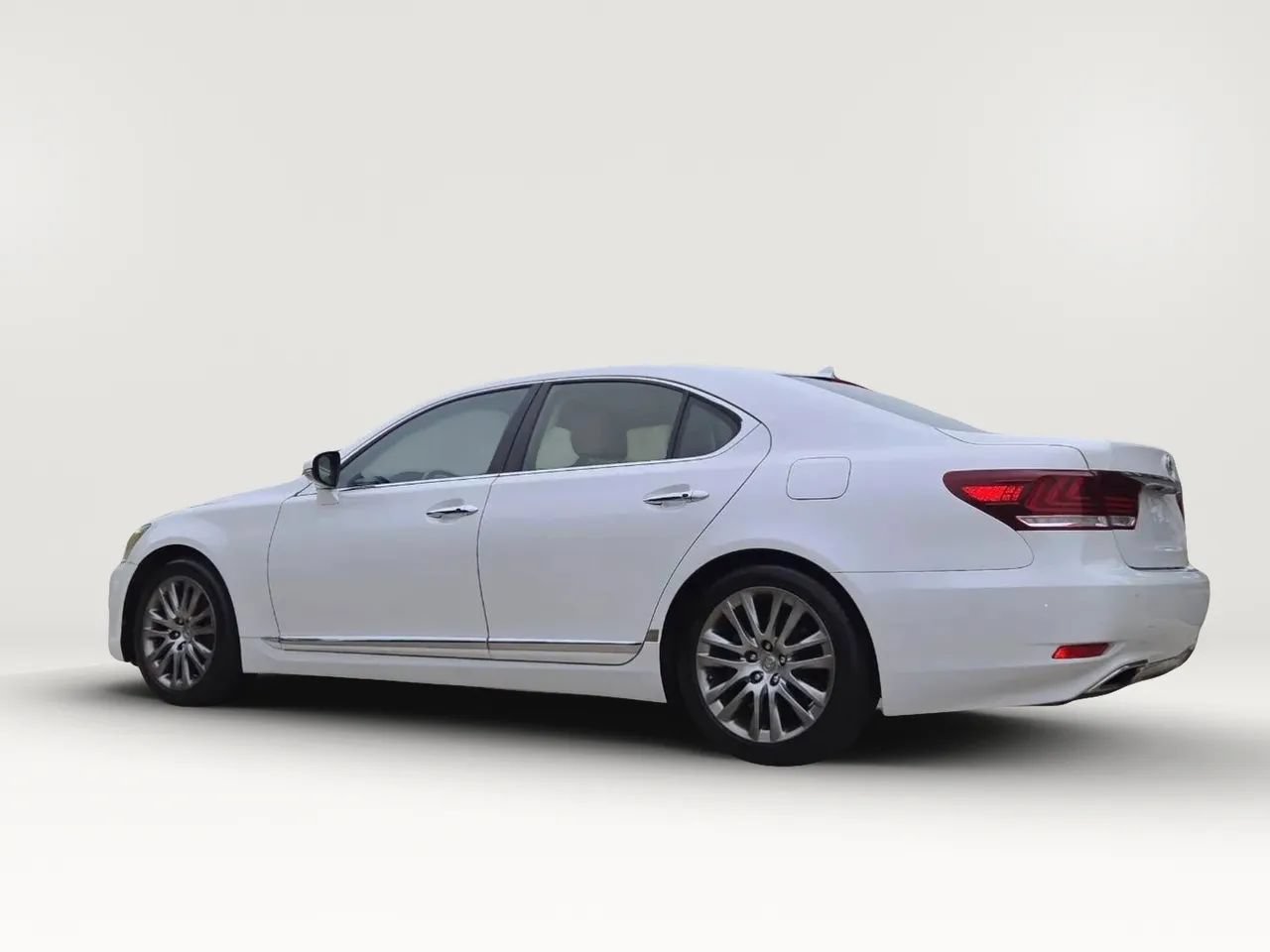 Used 2013 Lexus LS 460 w/ Comfort Pkg RWD image 7