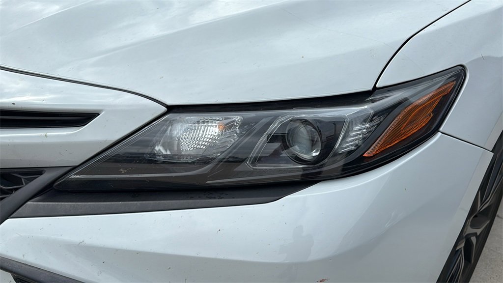 Used 2022 Toyota Camry SE image 9