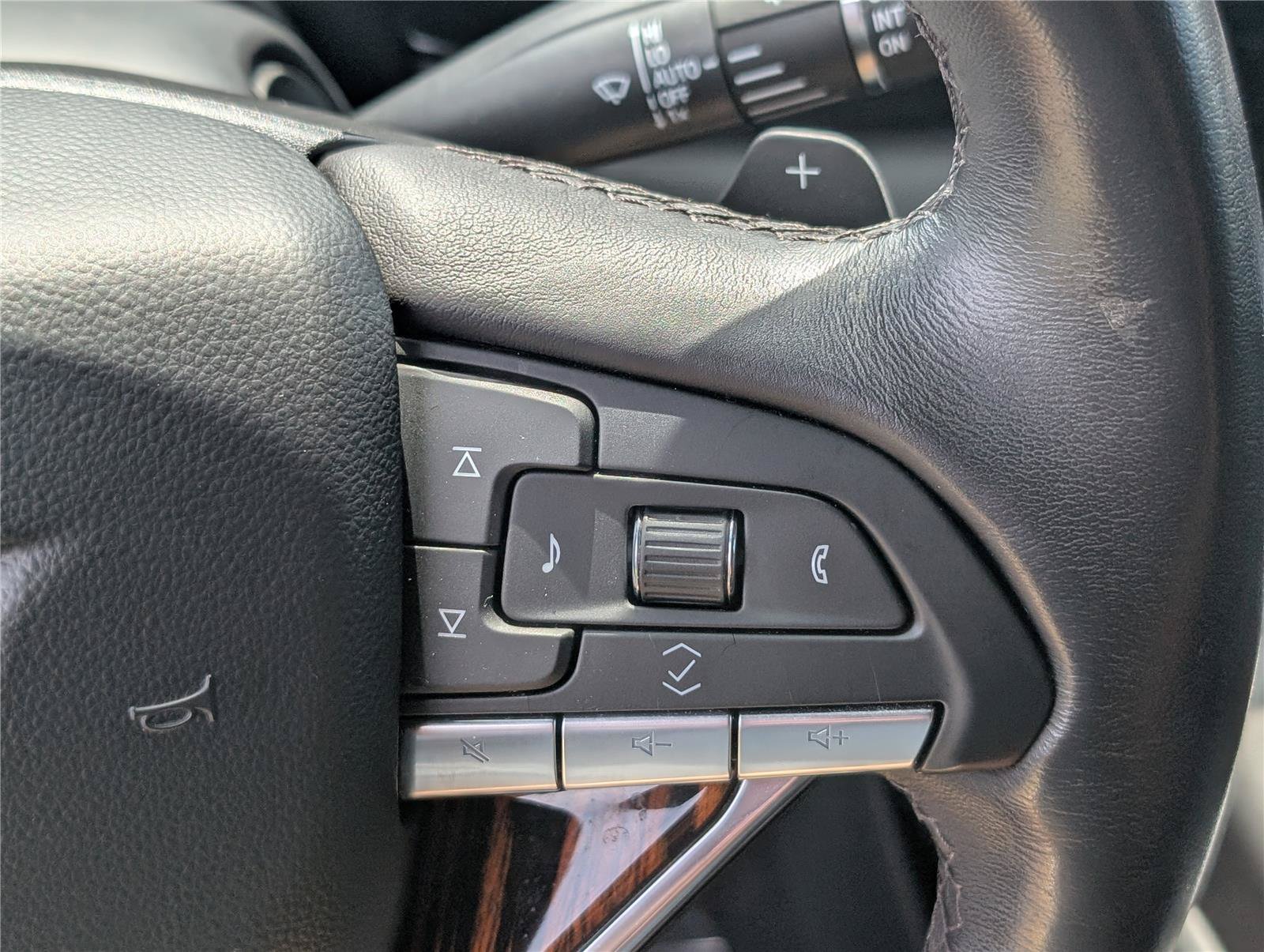 Used 2023 Cadillac Escalade Luxury AWD/4WD image 27