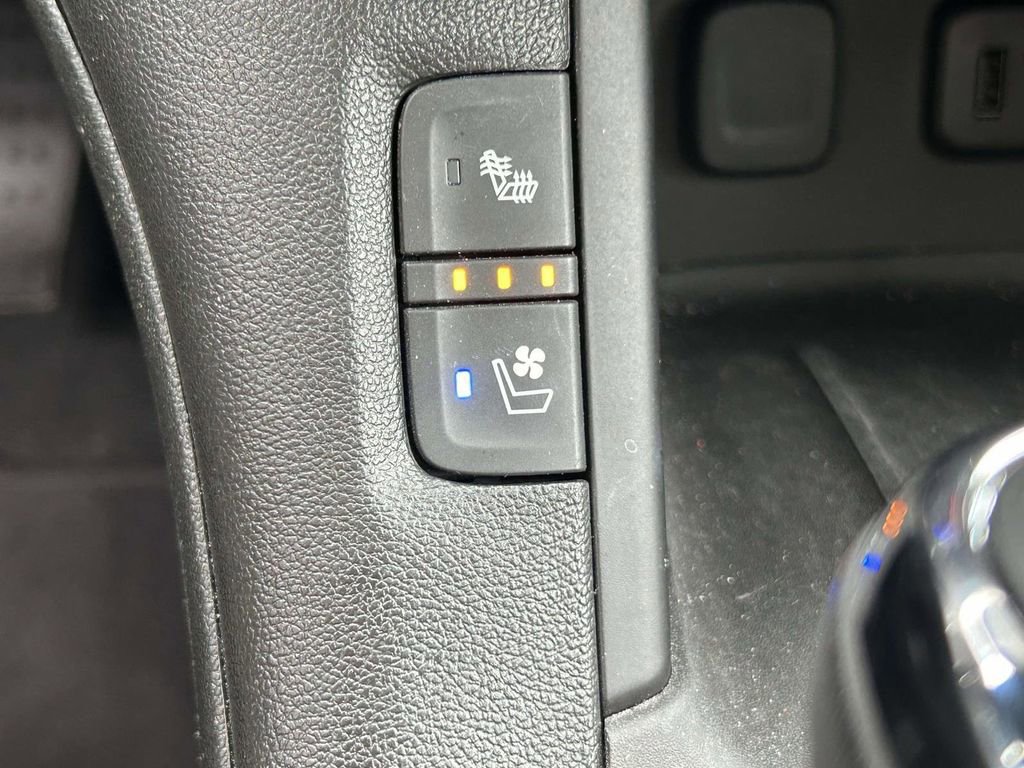 Used 2019 GMC Acadia Denali w/ Technology Package FWD image 24