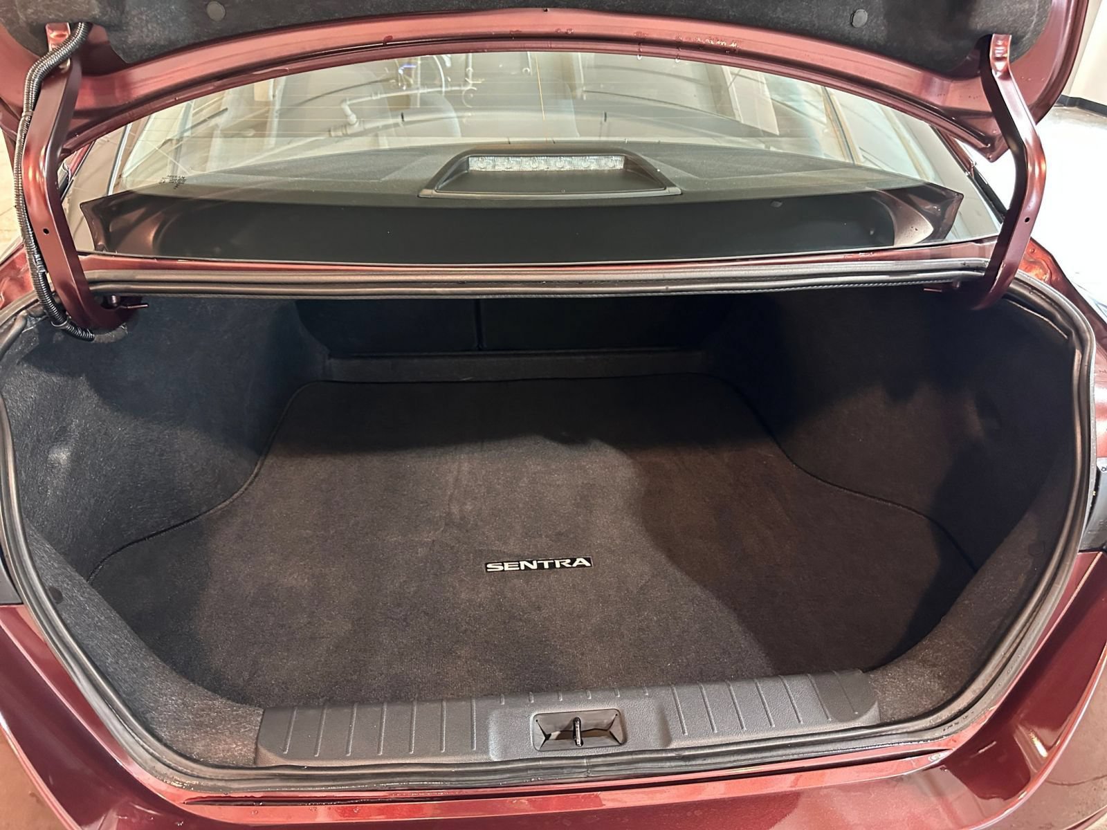 Used 2025 Nissan Sentra SV FWD image 30