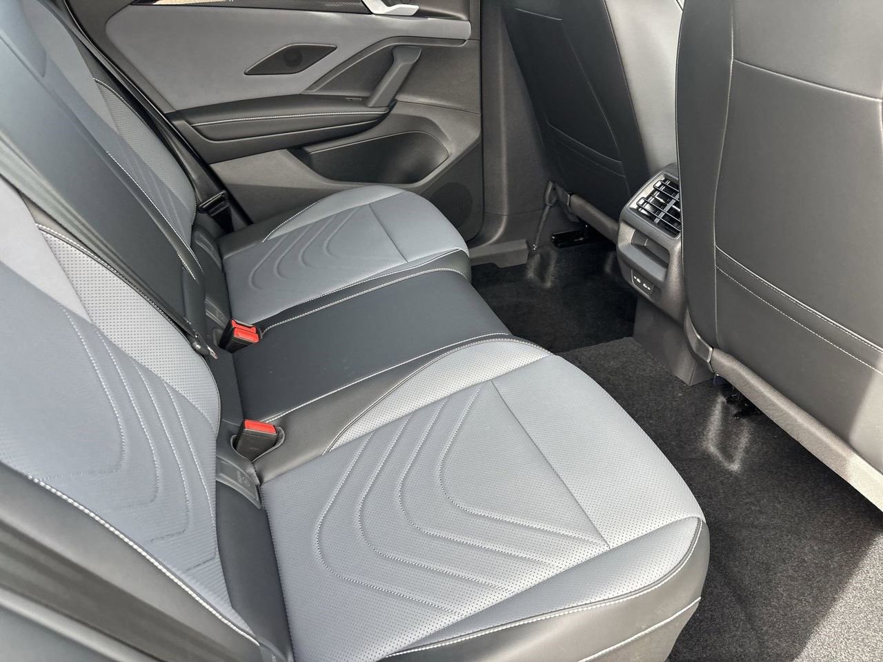 New 2026 Volkswagen Tiguan SE R-Line FWD image 9