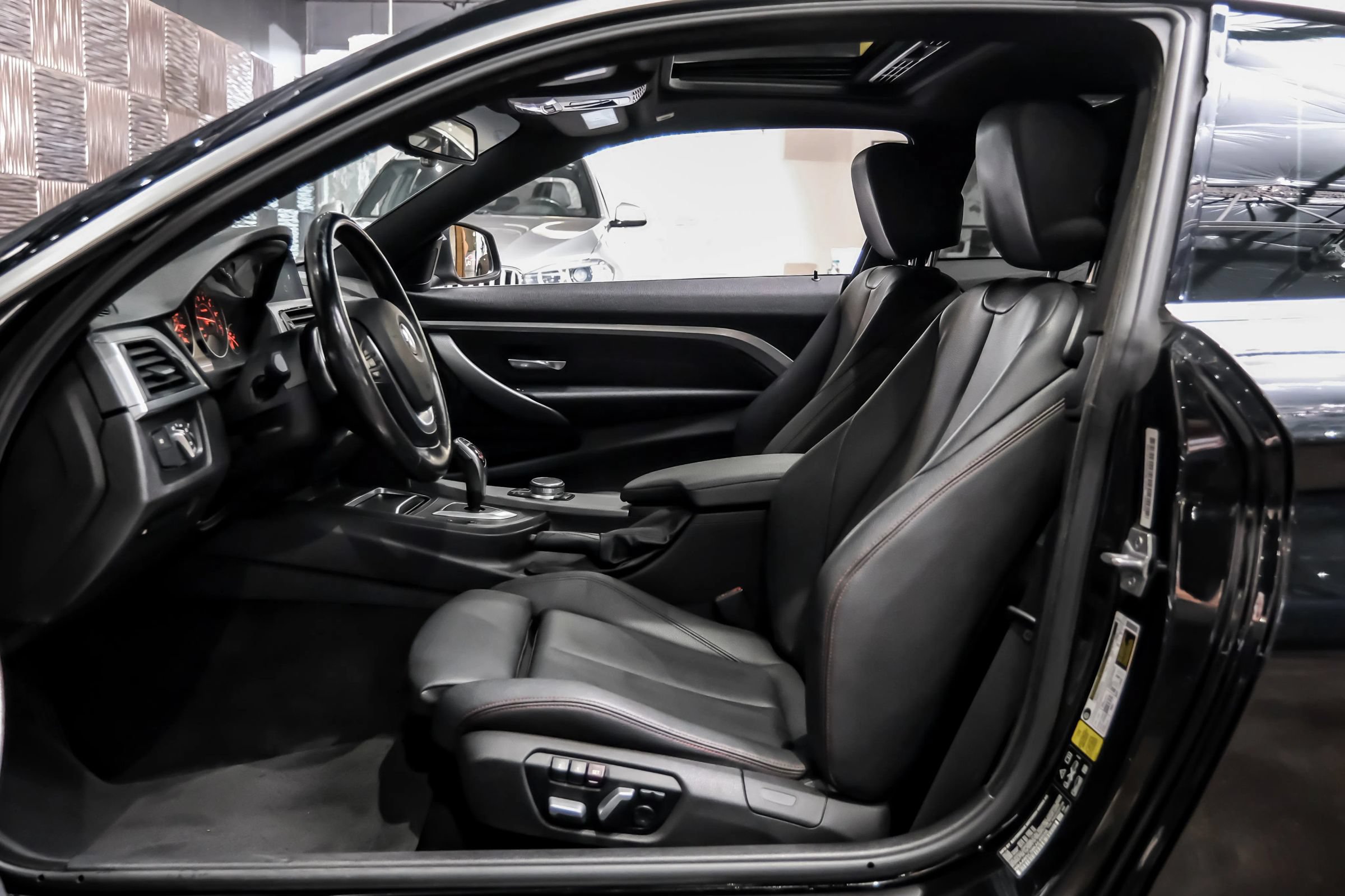 Used 2019 BMW 430i xDrive Coupe w/ Convenience Package AWD/4WD image 4