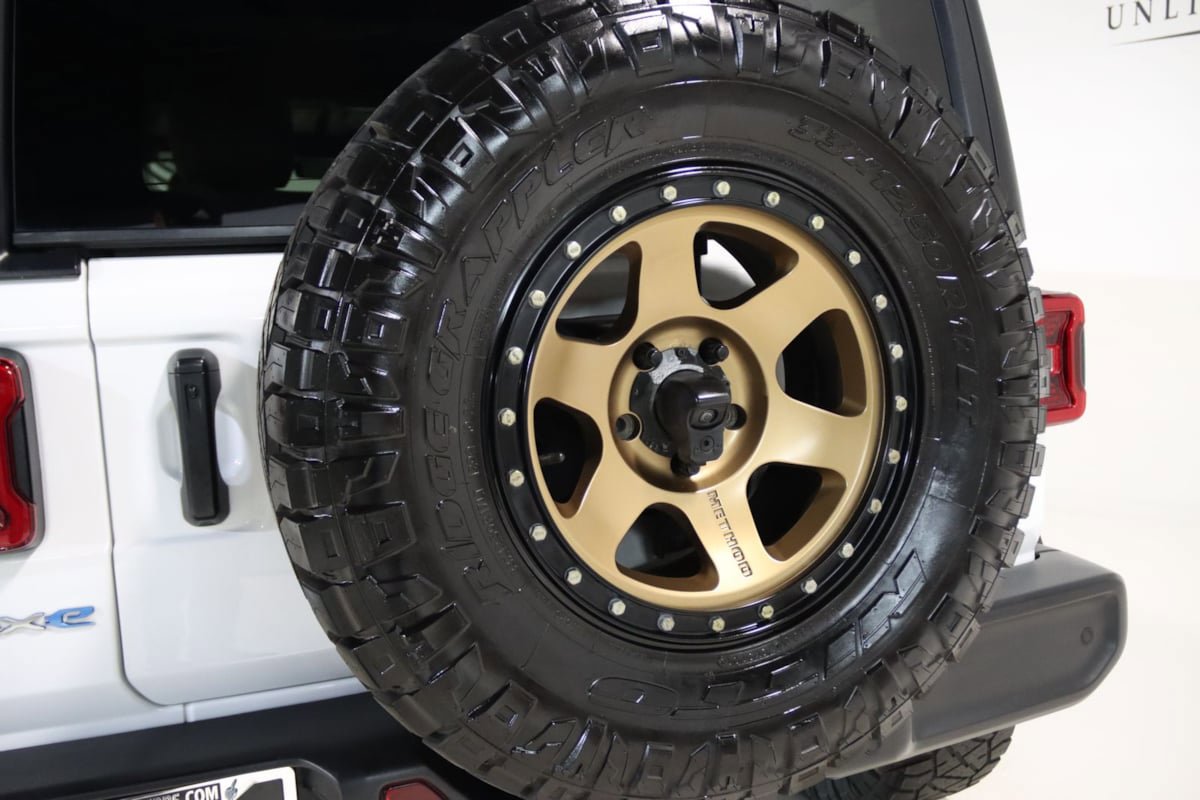 Used 2021 Jeep Wrangler Unlimited Sahara w/ Dual Top Group AWD/4WD image 14