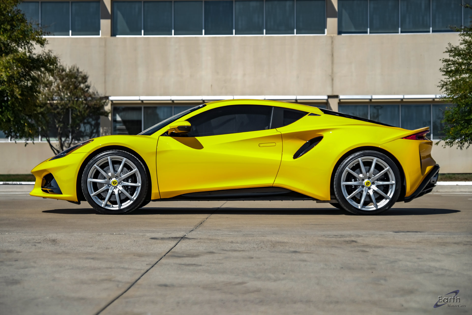 Used 2025 Lotus Emira RWD image 8