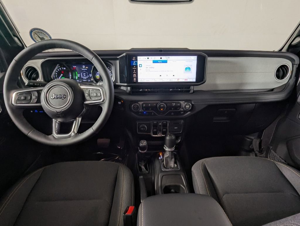 Used 2025 Jeep Wrangler Unlimited Sahara AWD/4WD image 16