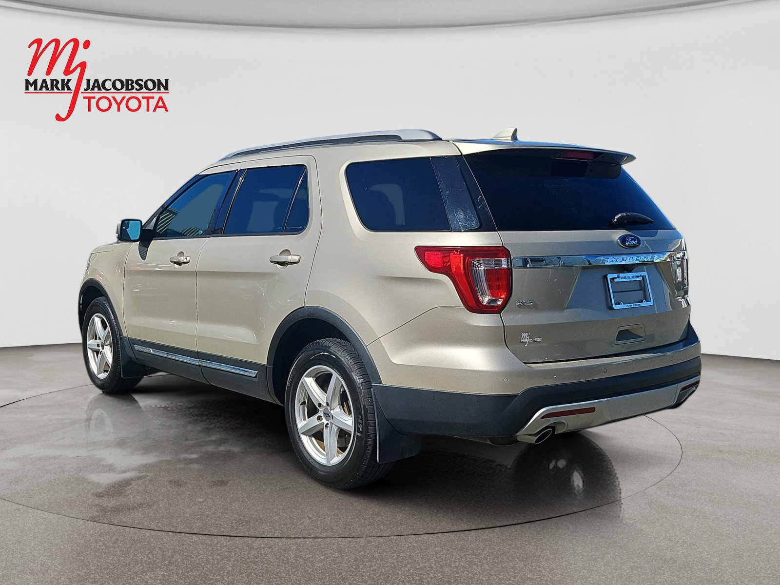 Used 2017 Ford Explorer XLT AWD/4WD image 12