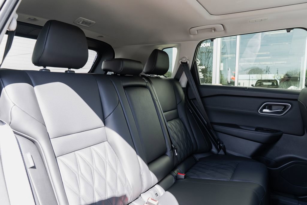 New 2026 Nissan Rogue Platinum image 27