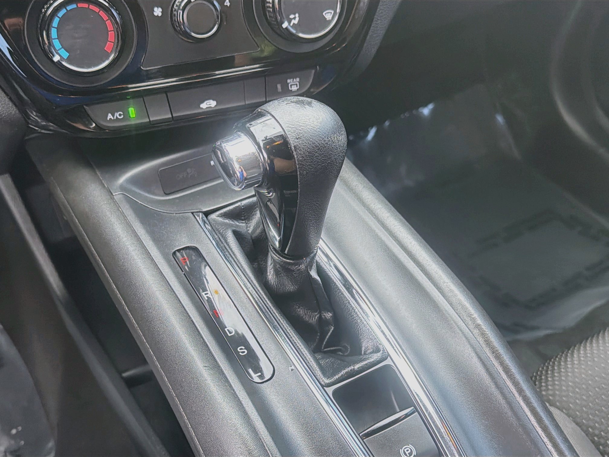 Used 2022 Honda HR-V LX image 15