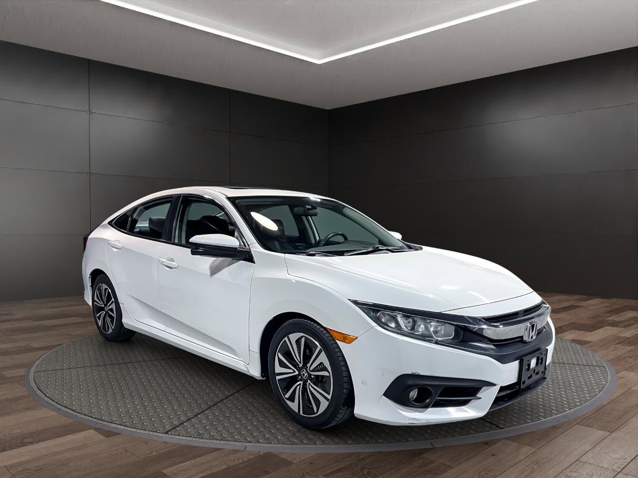 Used 2016 Honda Civic EX-T image 2