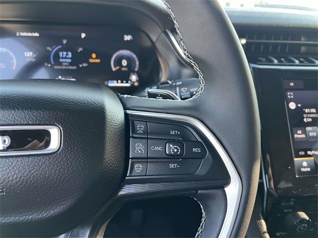 Used 2023 Jeep Grand Cherokee Laredo image 17