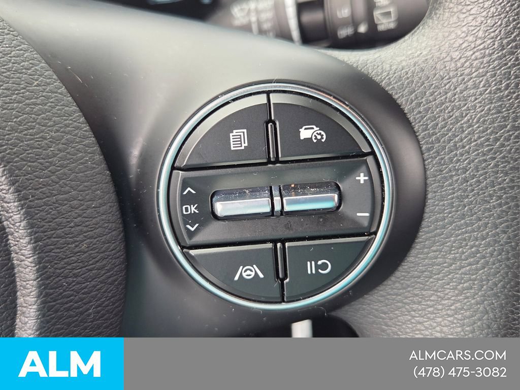 Used 2025 Kia Soul LX w/ LX Technology Package FWD image 22