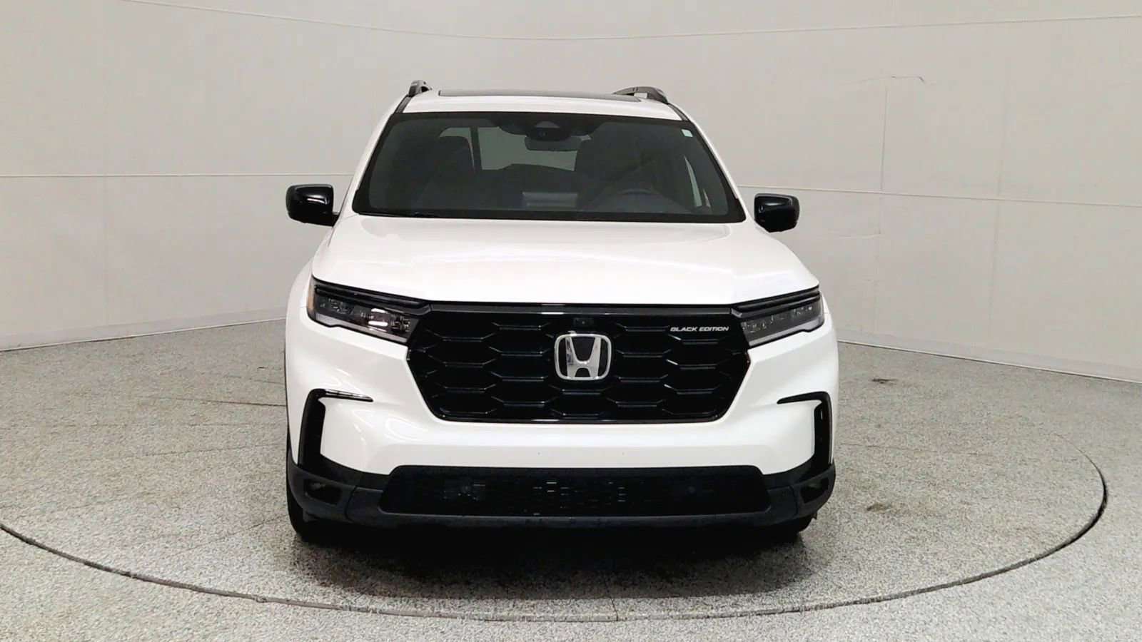 Used 2025 Honda Pilot Black Edition image 2